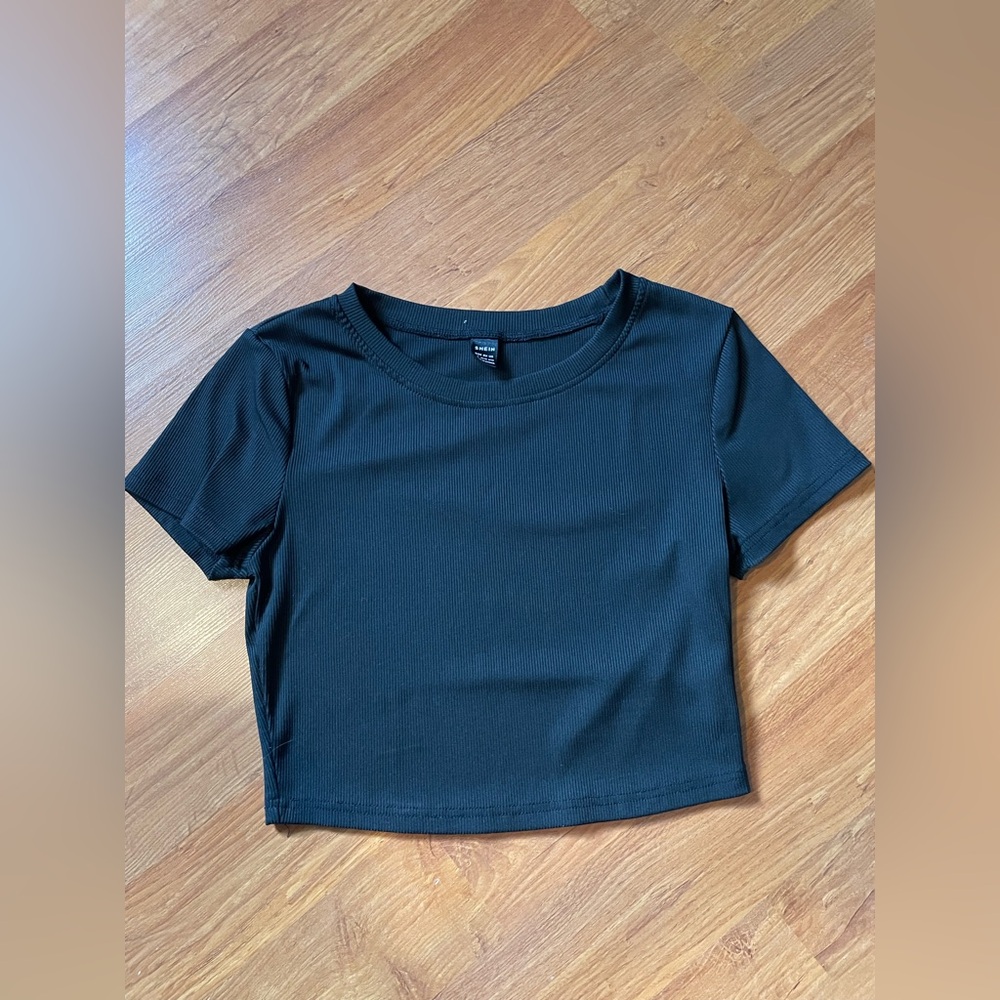 SHEIN Black Short Sleeve Crop Top